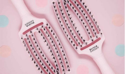 Szczotka Olivia Garden Fingerbrush Combo to niezastąpione narzędzie podczas codziennego rozczesywania włosów.